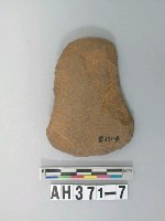 藏品(小型淺腰打製石斧)的圖片